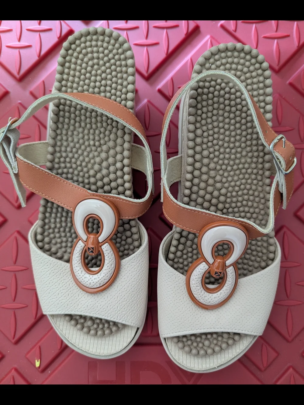Women's White & Tan Bead-Textured Comfort Sandals with Buckle Accent